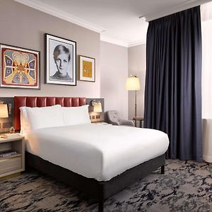 Kamer met een Queen Size Bed
